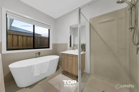 Property photo of 39 Wetlands Circuit Koo Wee Rup VIC 3981