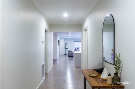 Property photo of 8 Rathberry Circuit Clyde North VIC 3978