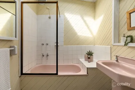 Property photo of 140 Wantirna Road Ringwood VIC 3134