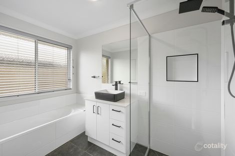 Property photo of 60 Webcke Crescent Kleinton QLD 4352