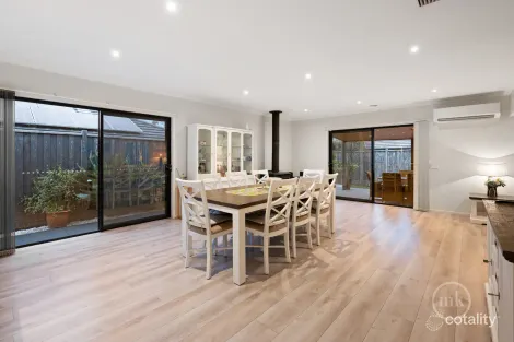 Property photo of 26 McKenzie Way Doreen VIC 3754