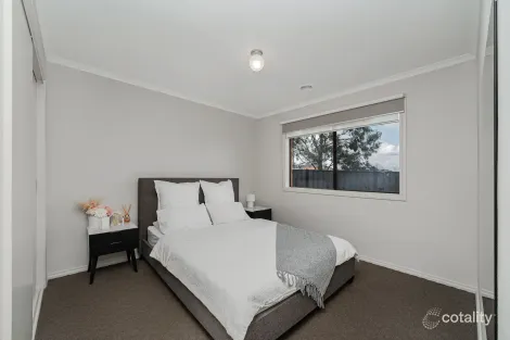 Property photo of 1 Candlebark Drive Greenvale VIC 3059