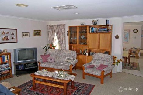 Property photo of 40 Bellevue Drive Berwick VIC 3806