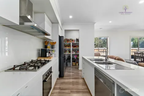 Property photo of 25 Kangaroo Crescent Aintree VIC 3336