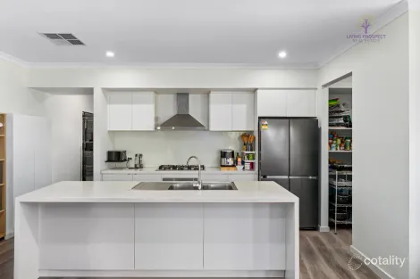 Property photo of 25 Kangaroo Crescent Aintree VIC 3336