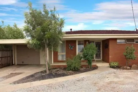 28 Station Rd, Melton South, VIC 3338