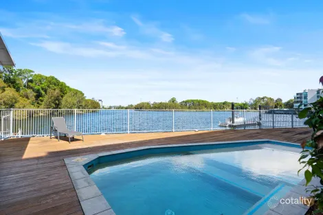 3/4 Ben Lexcen Pl, Robina, QLD 4226