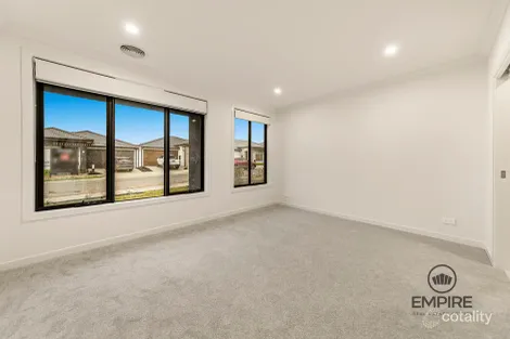 Property photo of 34 Guling Rise Clyde North VIC 3978