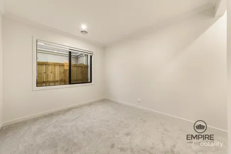 Property photo of 34 Guling Rise Clyde North VIC 3978