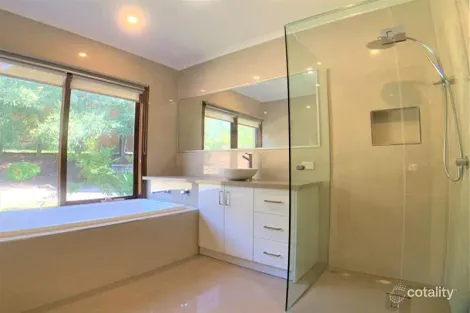 Property photo of 16 St Muir Drive Warrandyte VIC 3113