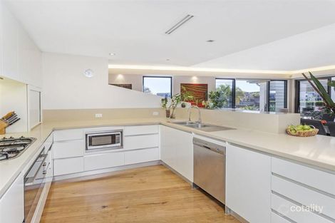 Property photo of 11 Hoy Street Broadbeach Waters QLD 4218