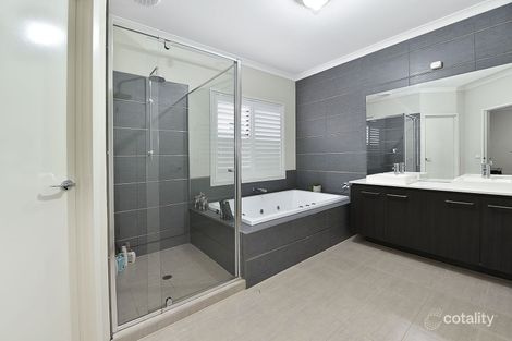 Property photo of 16 Bowmont Drive Derrimut VIC 3026