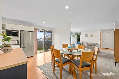 Property photo of 2/4 Redgum Place Narre Warren VIC 3805