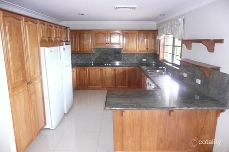 Property photo of 4 Darling Court Mount Ommaney QLD 4074