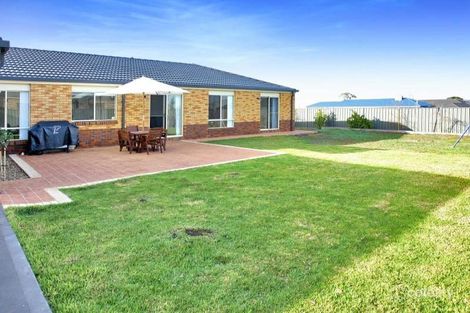 Property photo of 18 Connewarre Close Manor Lakes VIC 3024