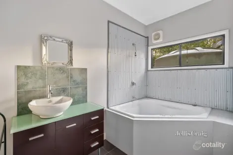 Property photo of 18 Webb Street Warrandyte VIC 3113