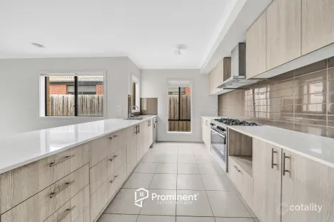 Property photo of 107 Fiorelli Boulevard Cranbourne East VIC 3977