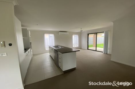 Property photo of 8 Graduation Place Churchill VIC 3842