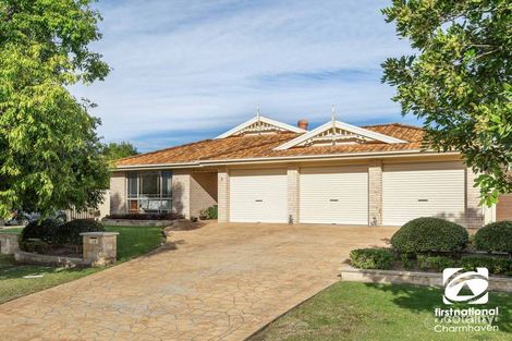 Property photo of 2 Oakridge Place Woongarrah NSW 2259