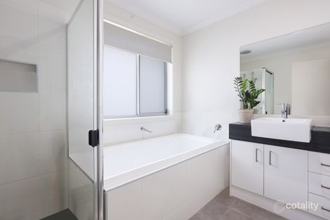 Property photo of 27 Denham Circuit Willow Vale QLD 4209