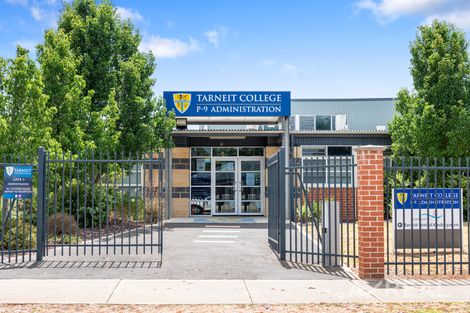Property photo of 32 Argenta Parkway Tarneit VIC 3029
