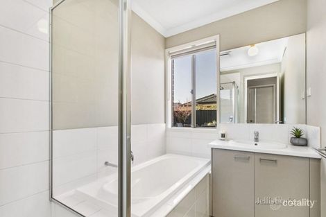 Property photo of 42 Hayton Park Boulevard Cranbourne West VIC 3977