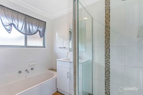 Property photo of 17 Green Close Mardi NSW 2259