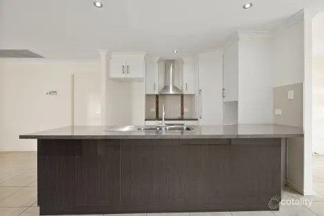 Property photo of 8 Canterbury Road Emerald QLD 4720