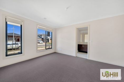 Property photo of 17 Langshan Road Clyde North VIC 3978