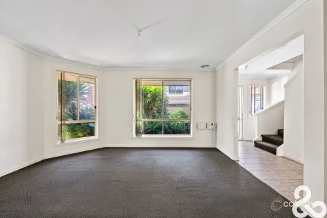 Property photo of 21 Pace Circuit South Morang VIC 3752