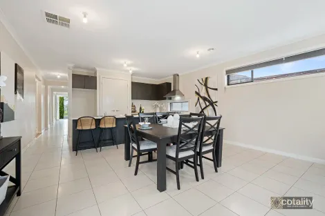 Property photo of 43 Cottesloe Boulevard Tarneit VIC 3029