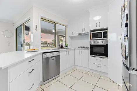 Property photo of 28 Vanderbilt Court Varsity Lakes QLD 4227