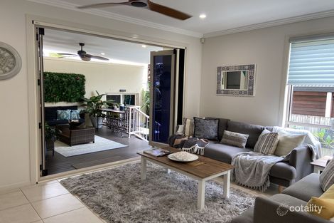 Property photo of 1/30 Abalone Avenue Paradise Point QLD 4216