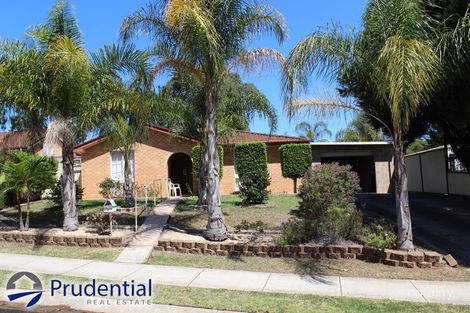 4 Hamlet Cres, Rosemeadow, NSW 2560