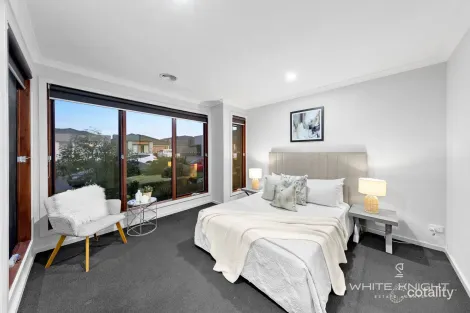 Property photo of 7 Basin Street Fraser Rise VIC 3336