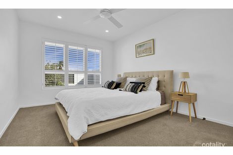 Property photo of 14 Beverley Crescent Broadbeach Waters QLD 4218