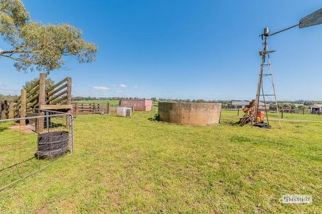 Property photo of 215 Currie Road Drouin South VIC 3818