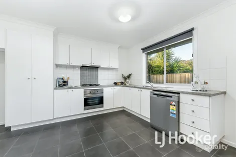 Property photo of 4 Laurel Lane Pakenham VIC 3810