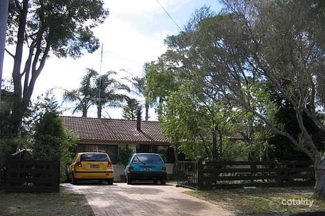 3 Apanie Cl, Summerland Point, NSW 2259