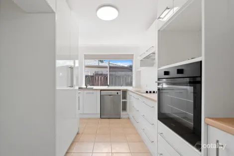 2/2 Yale St, Varsity Lakes, QLD 4227