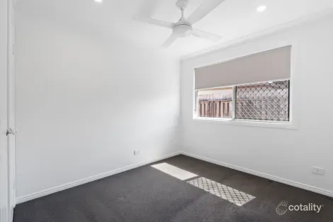 Property photo of 2/2 Yale Street Varsity Lakes QLD 4227