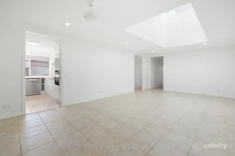 Property photo of 2/2 Yale Street Varsity Lakes QLD 4227