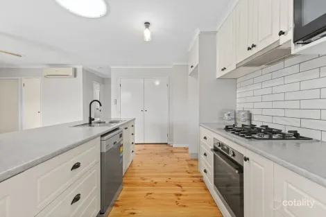 Property photo of 2 Moonabeal Court Traralgon VIC 3844