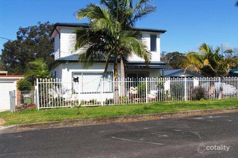 Property photo of 4 Opala Avenue Wyoming NSW 2250