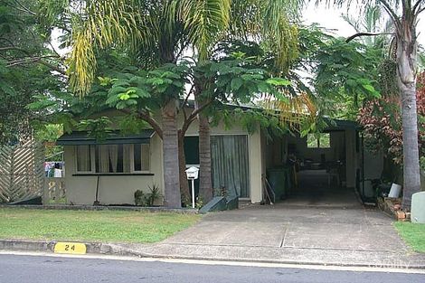 24 Walter St, Labrador, QLD 4215
