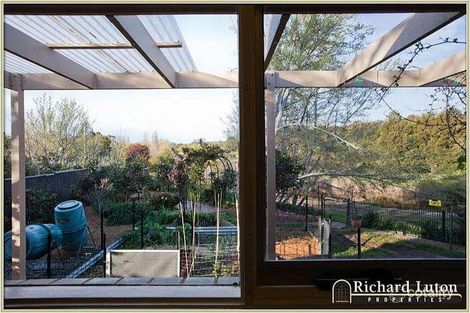 Property photo of 32 Woodger Parade Karabar NSW 2620
