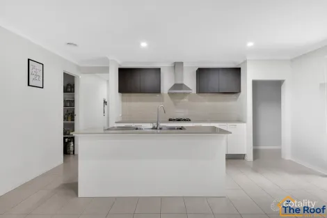 Property photo of 4 Hideaway Lane Beveridge VIC 3753