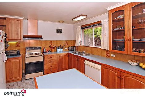 Property photo of 28 Bay Road New Town TAS 7008