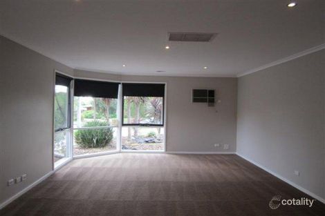Property photo of 61 Sunbird Crescent Carrum Downs VIC 3201