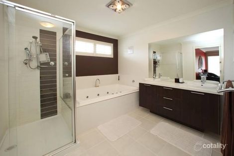 15 Paringa Dr, Ferntree Gully, VIC 3156